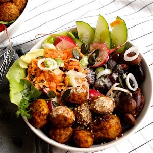 buschenschank, buddha bowl, vegan, veggie, foodblog, graz, käferbohnen, foodfreshion, salad. potato, tahini